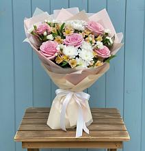 Букет цветов из:  Гвоздики, Орхидеи и Розы в Тутаеве