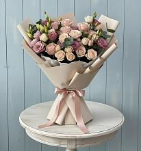 Букет цветов из:  Розы и Лизиантусы в Тутаеве