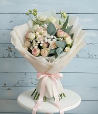 Букет цветов из:  Розы и Лизиантусы в Тутаеве