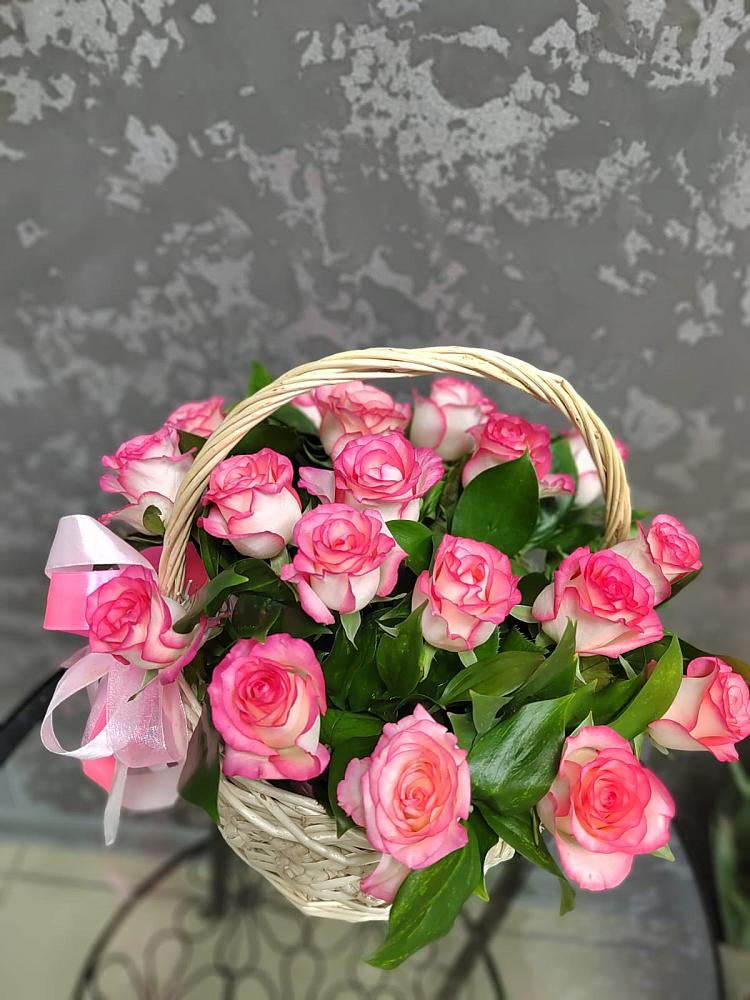 Цветочная композиция из Розы в корзине в Тутаеве