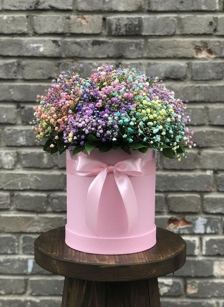 Цветочная композиция из Гипсофила и Розы в шляпной коробке в Тутаеве