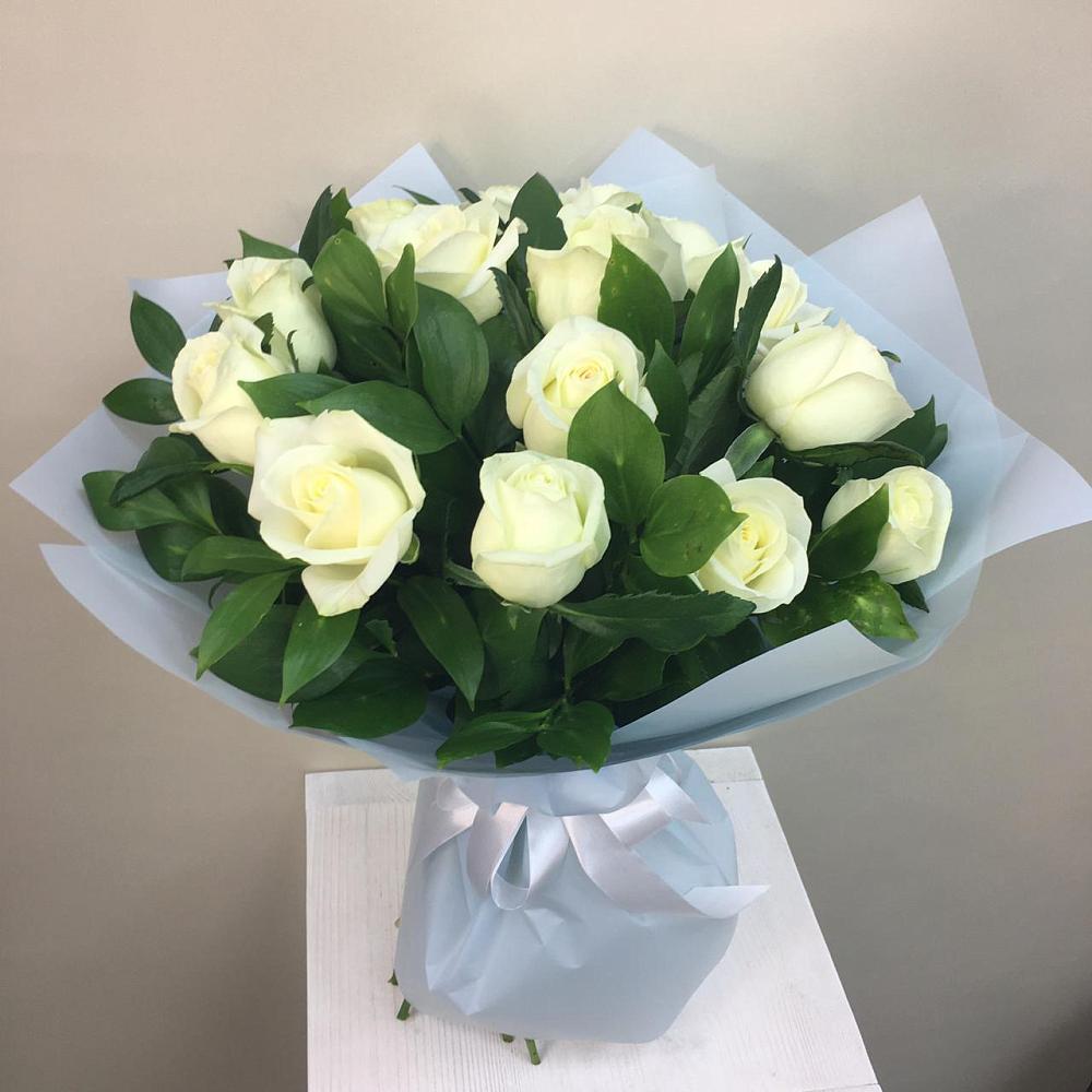 Букет 15 Белых роз Проуд в Тутаеве