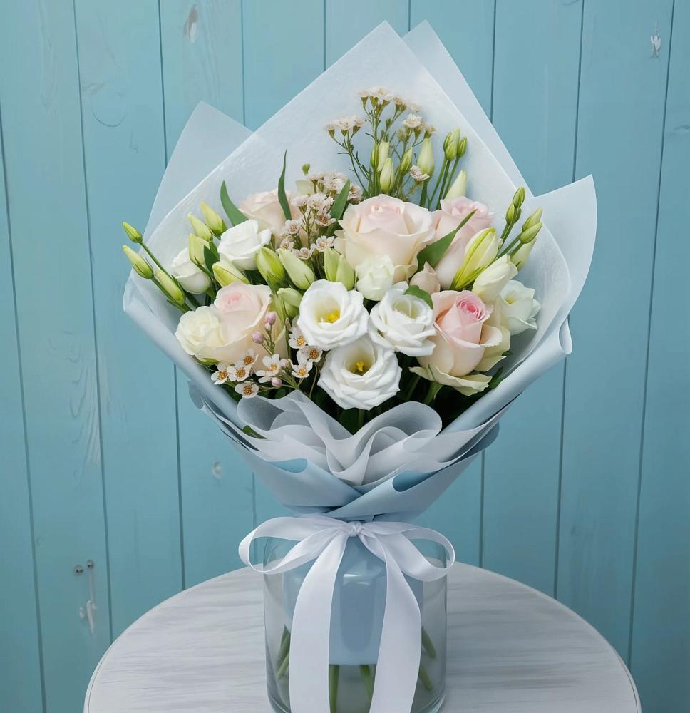 Букет цветов из: Розы и Лизиантусы в Тутаеве