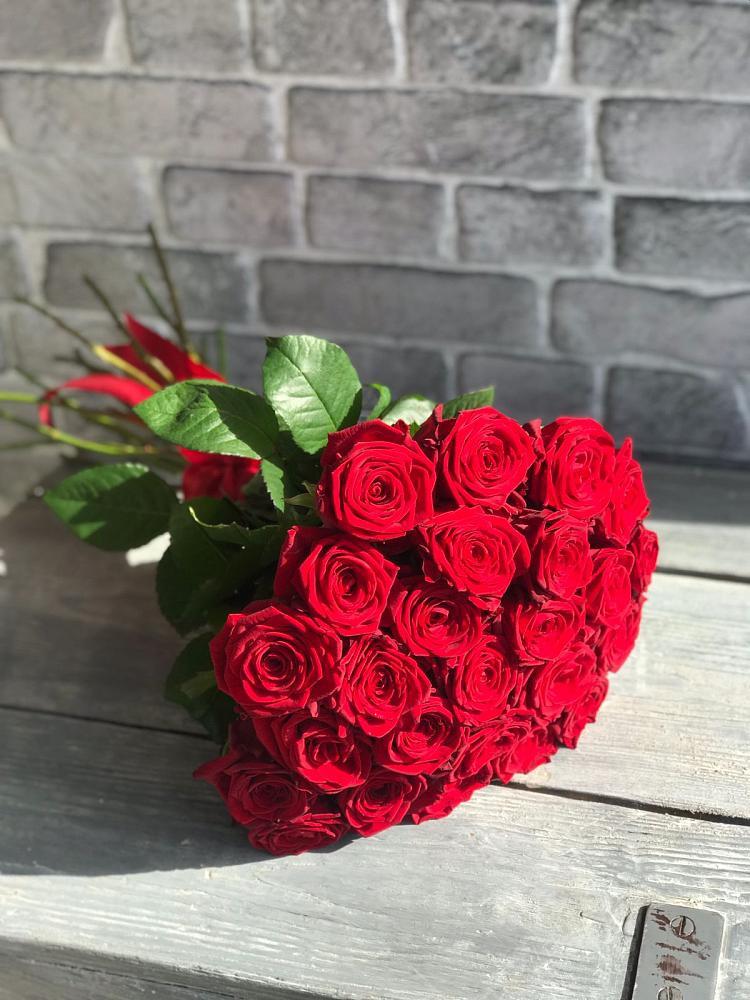 Букет Красные розы Фридом в Тутаеве