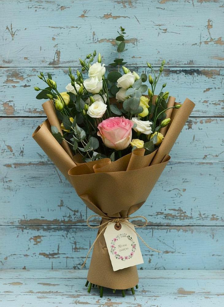 Букет цветов из: Розы и Лизиантусы в Тутаеве