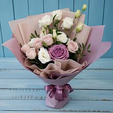 Букет цветов из:  Розы и Лизиантусы в Тутаеве