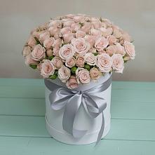 Цветочная композиция из Розы в шляпной коробке в Тутаеве