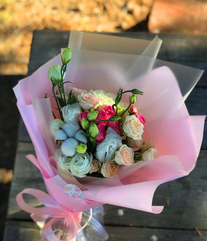 Букет цветов из: Розы и Лизиантусы в Тутаеве