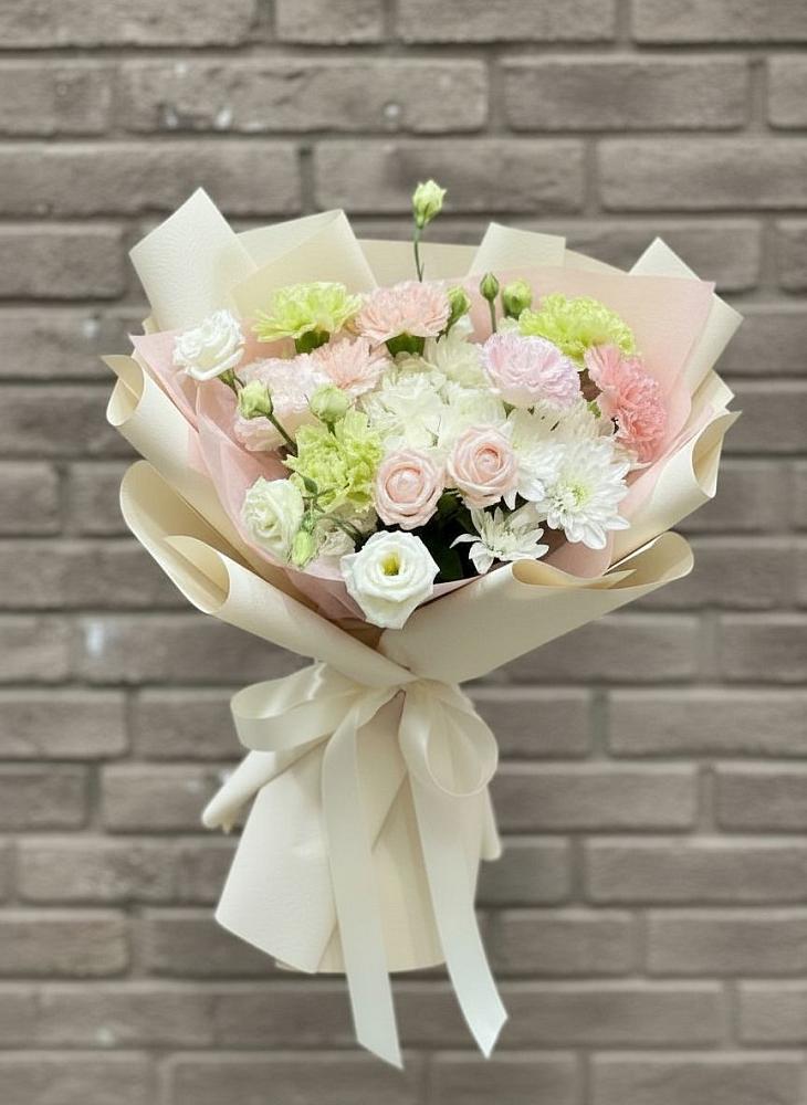 Букет цветов из: Гвоздики, Розы, Лизиантусы и Хризантемы в Тутаеве