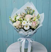 Букет цветов из:  Розы и Лизиантусы в Тутаеве