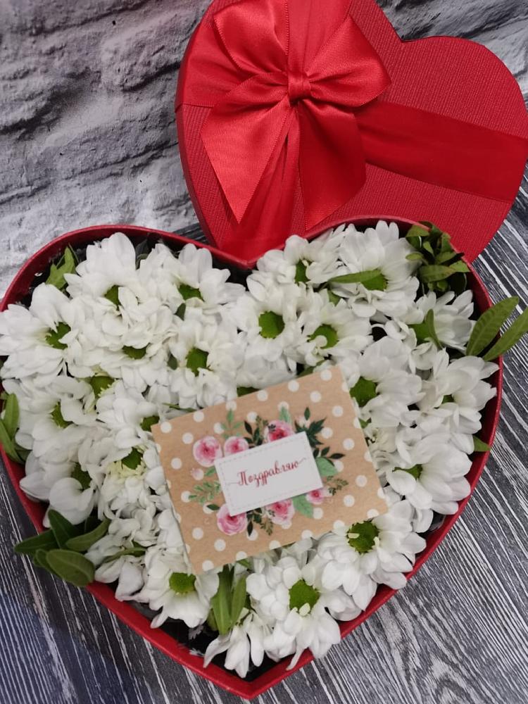 Цветочная композиция из Хризантемы в виде сердца в Тутаеве