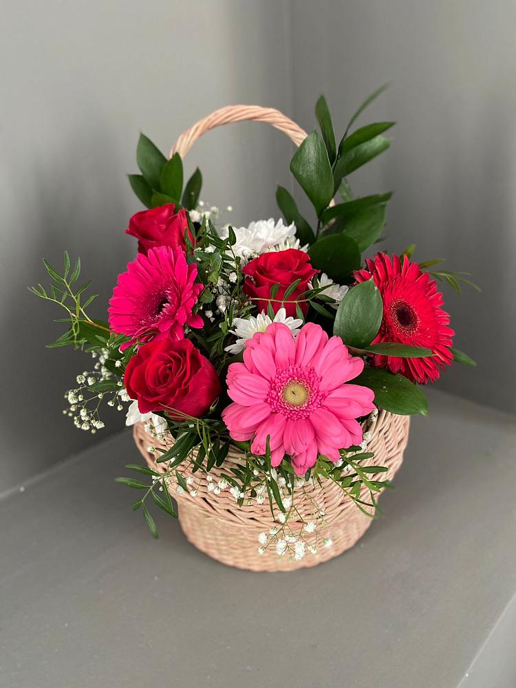 Цветочная композиция из Розы, Хризантемы и Герберы в корзине в Тутаеве