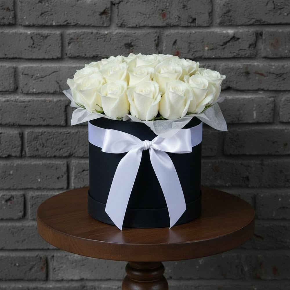 Цветочная композиция из Розы в шляпной коробке в Тутаеве