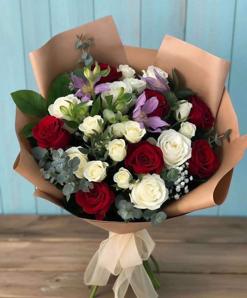 Букет цветов из: Розы и Альстромерии в Тутаеве