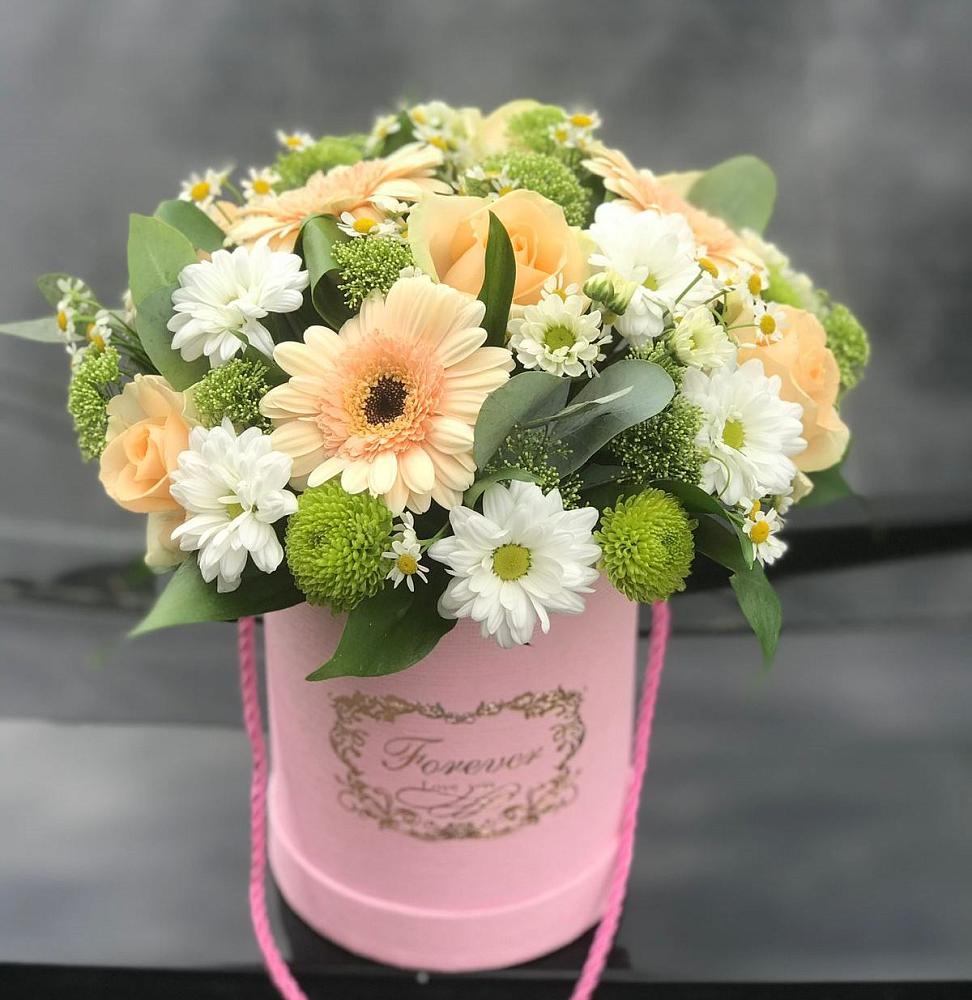 Цветочная композиция из Розы, Герберы и Хризантемы в шляпной коробке в Тутаеве