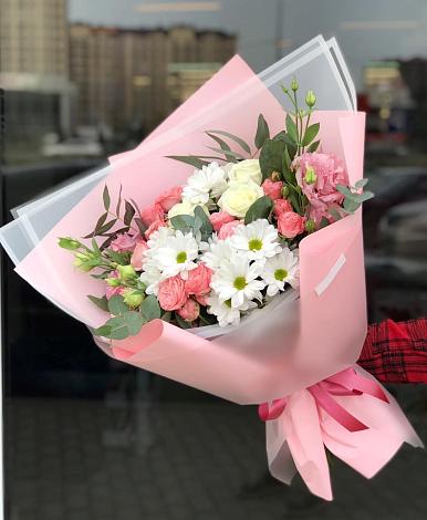 Букет цветов из: Розы, Лизиантусы и Хризантемы в Тутаеве