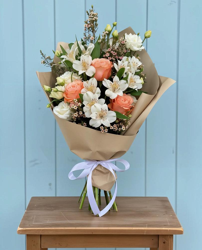 Букет цветов из: Альстромерии, Лизиантусы, Розы и Хризантемы в Тутаеве