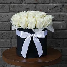 Цветочная композиция из Розы в шляпной коробке в Тутаеве